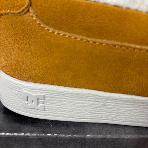 DC Men's Villain 2 SE Slip-on Shoes in a Mid Brown with Faux Fur. Size 10.5 - Picture 2 of 13